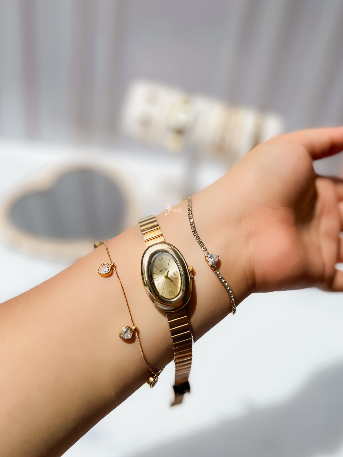 Reloj Vintage NAIDU Caja Dorada (Brazalete ajustable)
