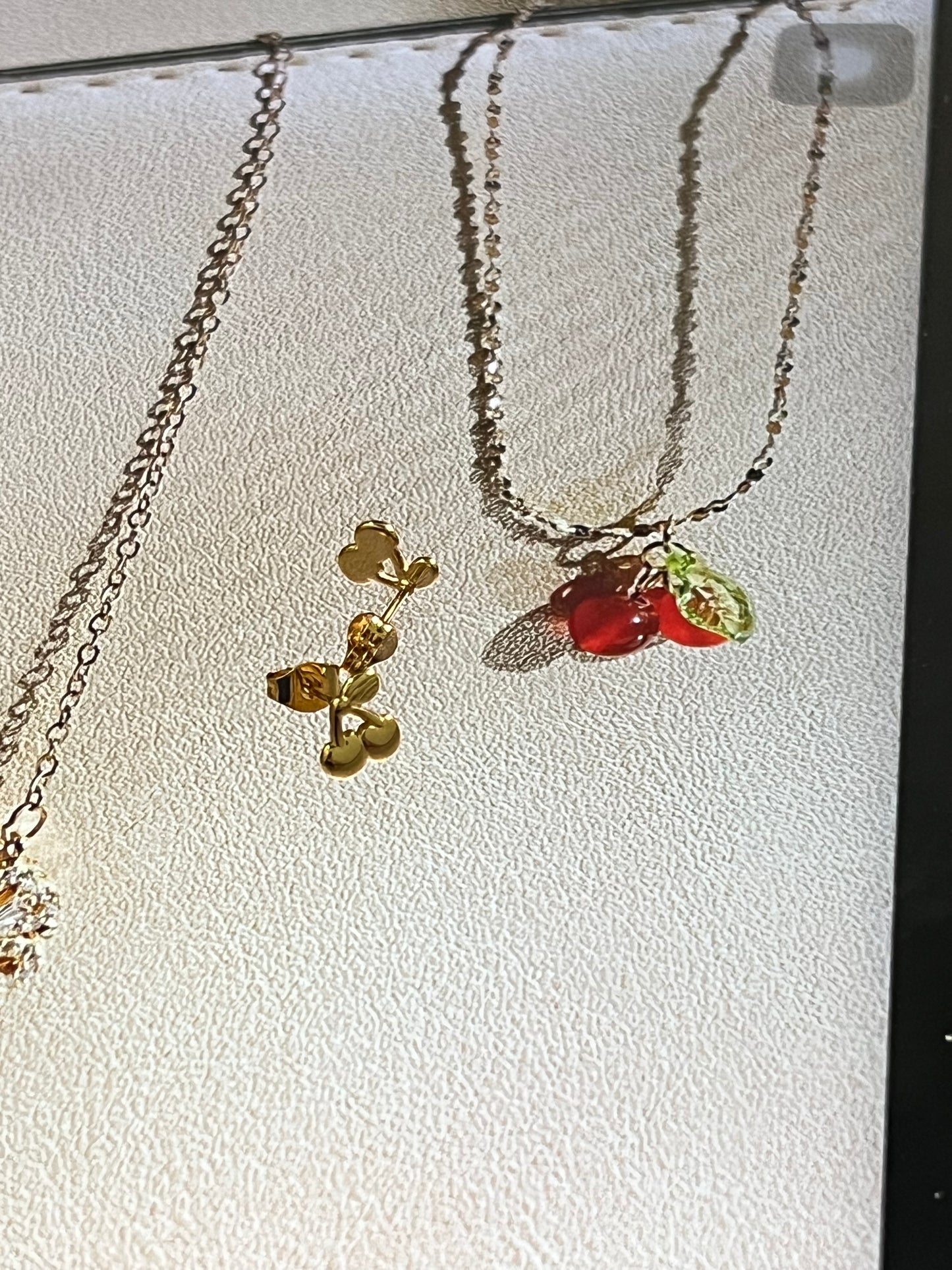 Aritos/Piercing Cherry ( Precio individual)
