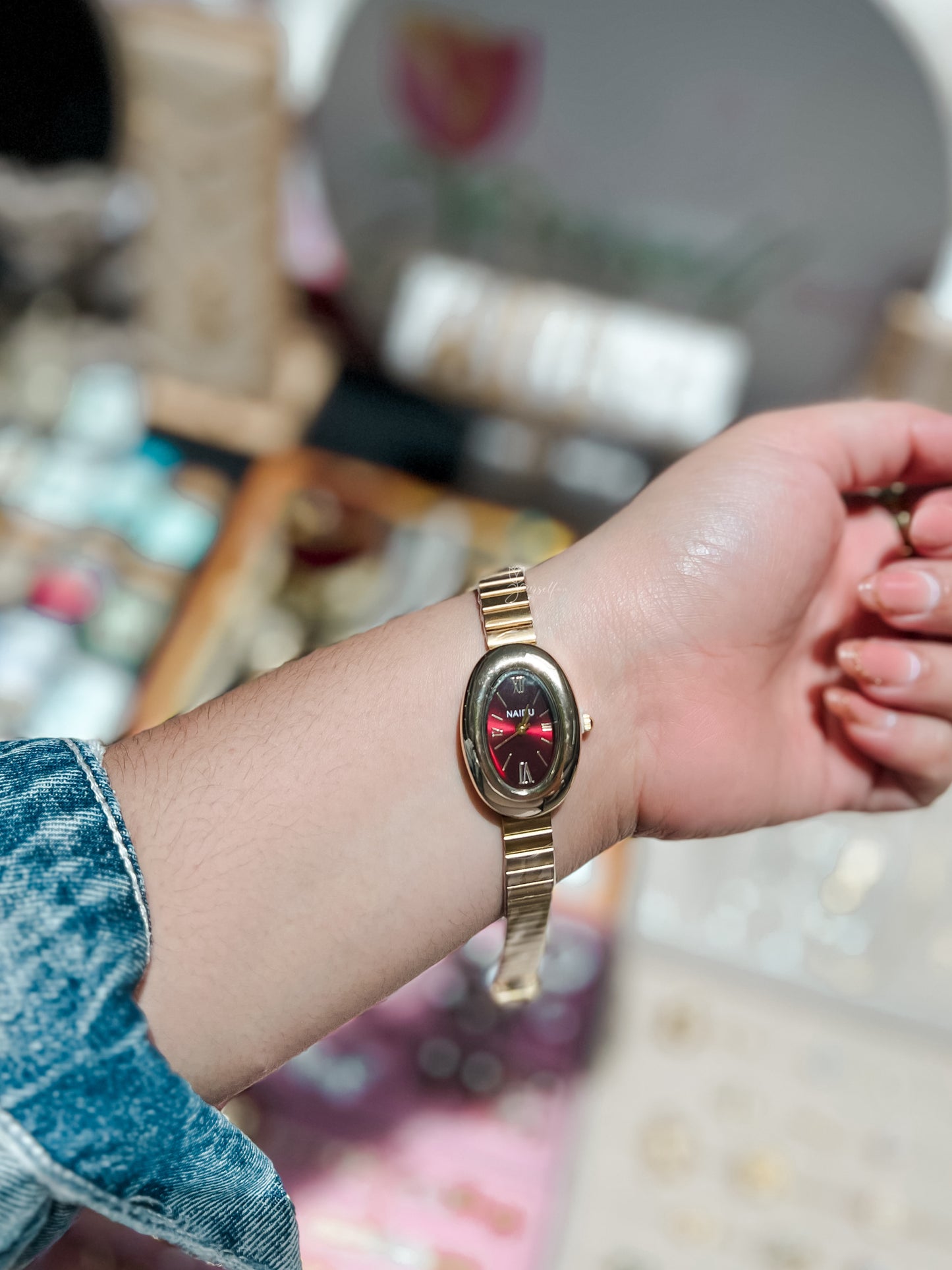 Reloj Vintage NAIDU Caja Roja (Brazalete ajustable)