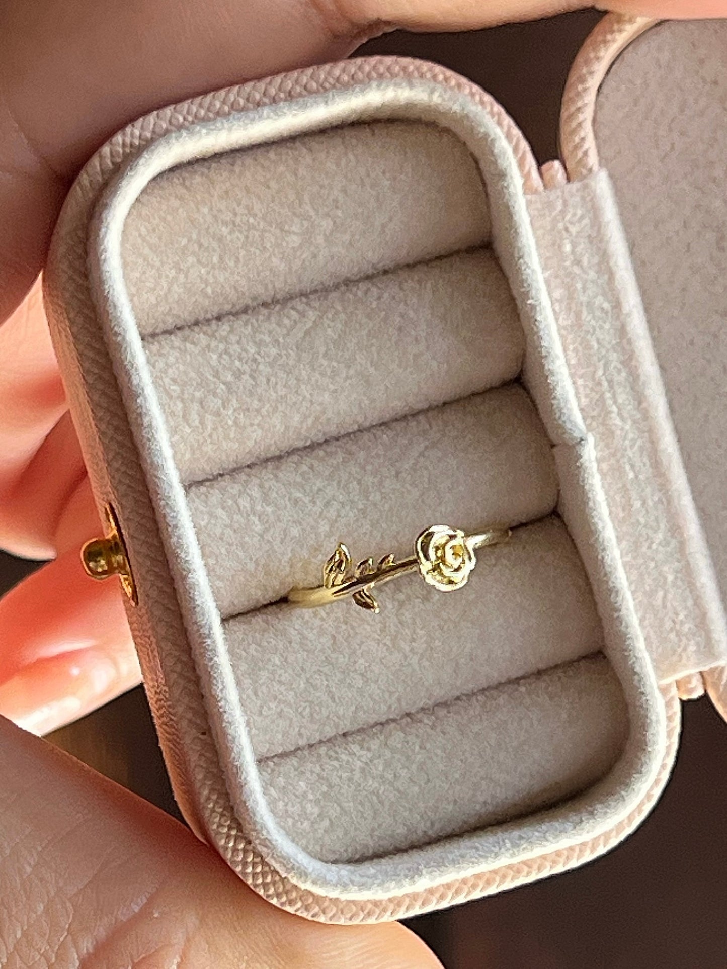 Anillo rosa delgado